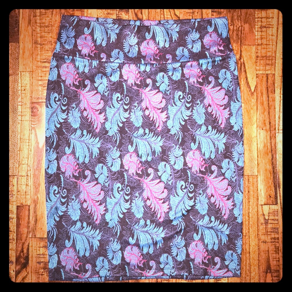 💕💕 LuLaRoe “Cassie” pencil Skirt